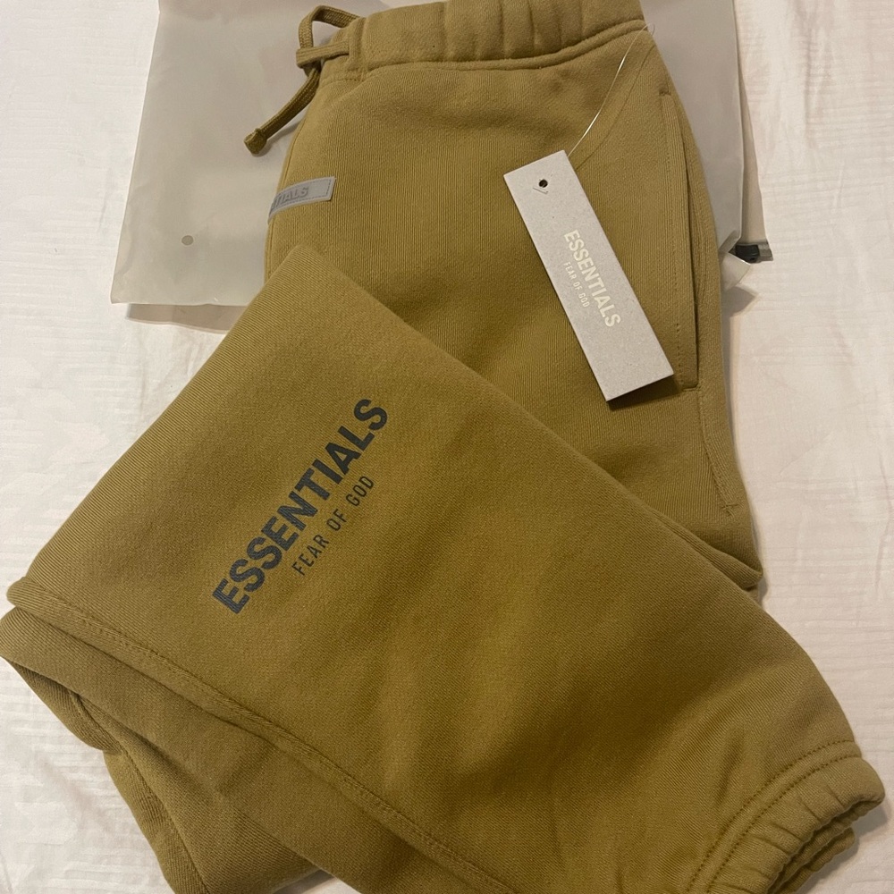 New Essential Sweatpant kid size XL 12 Amber
